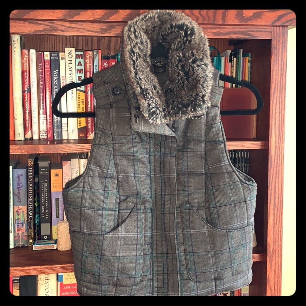Guess Quilted Vest w/removable Faux Fur Collar